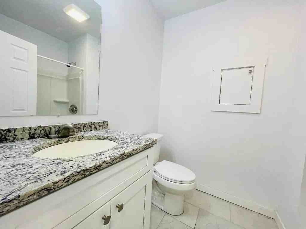 147 Canterbury St #3 - Photo 4 of 12