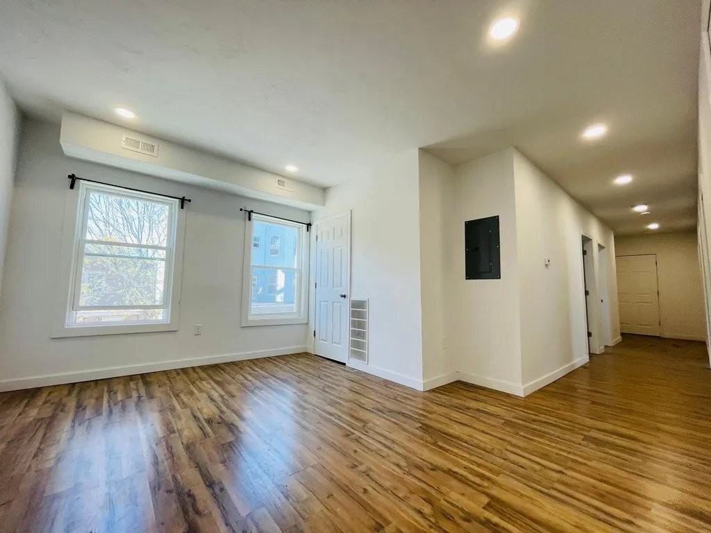 147 Canterbury St #3 - Photo 5 of 12