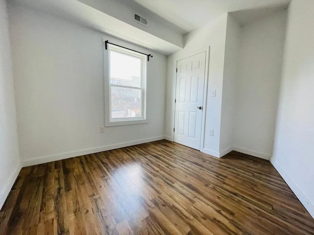 147 Canterbury St #3 - Photo 7 of 12