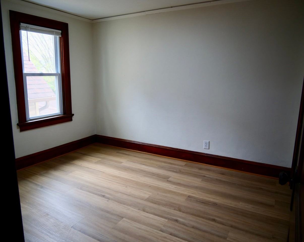 1301 S 63rd St - Photo 7 of 12