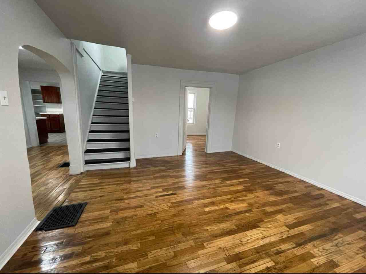 227 W Franklin St - Photo 2 of 9