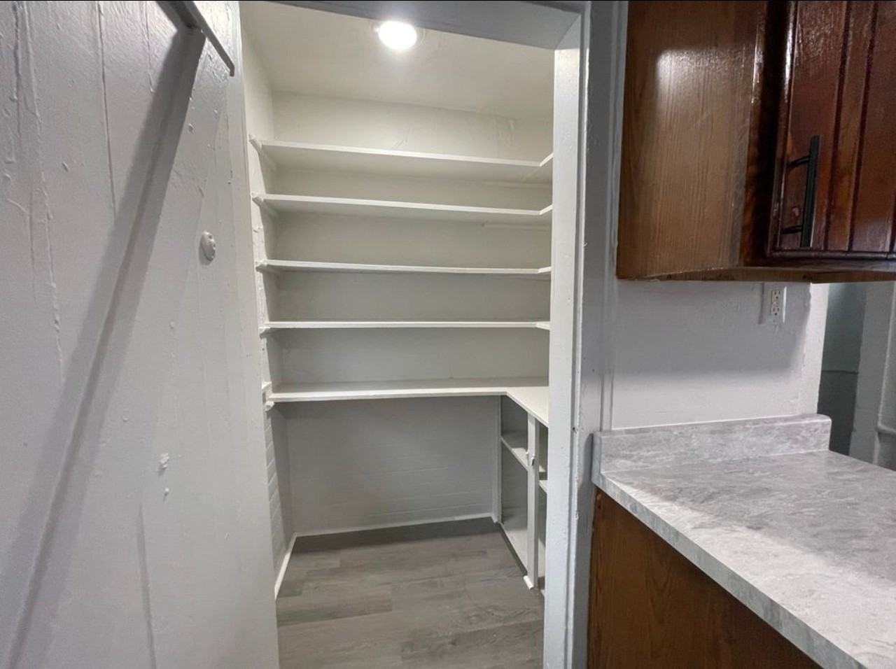 227 W Franklin St - Photo 4 of 9