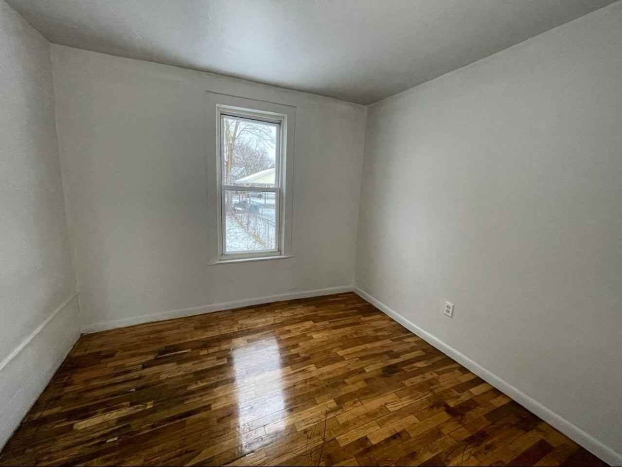 227 W Franklin St - Photo 7 of 9