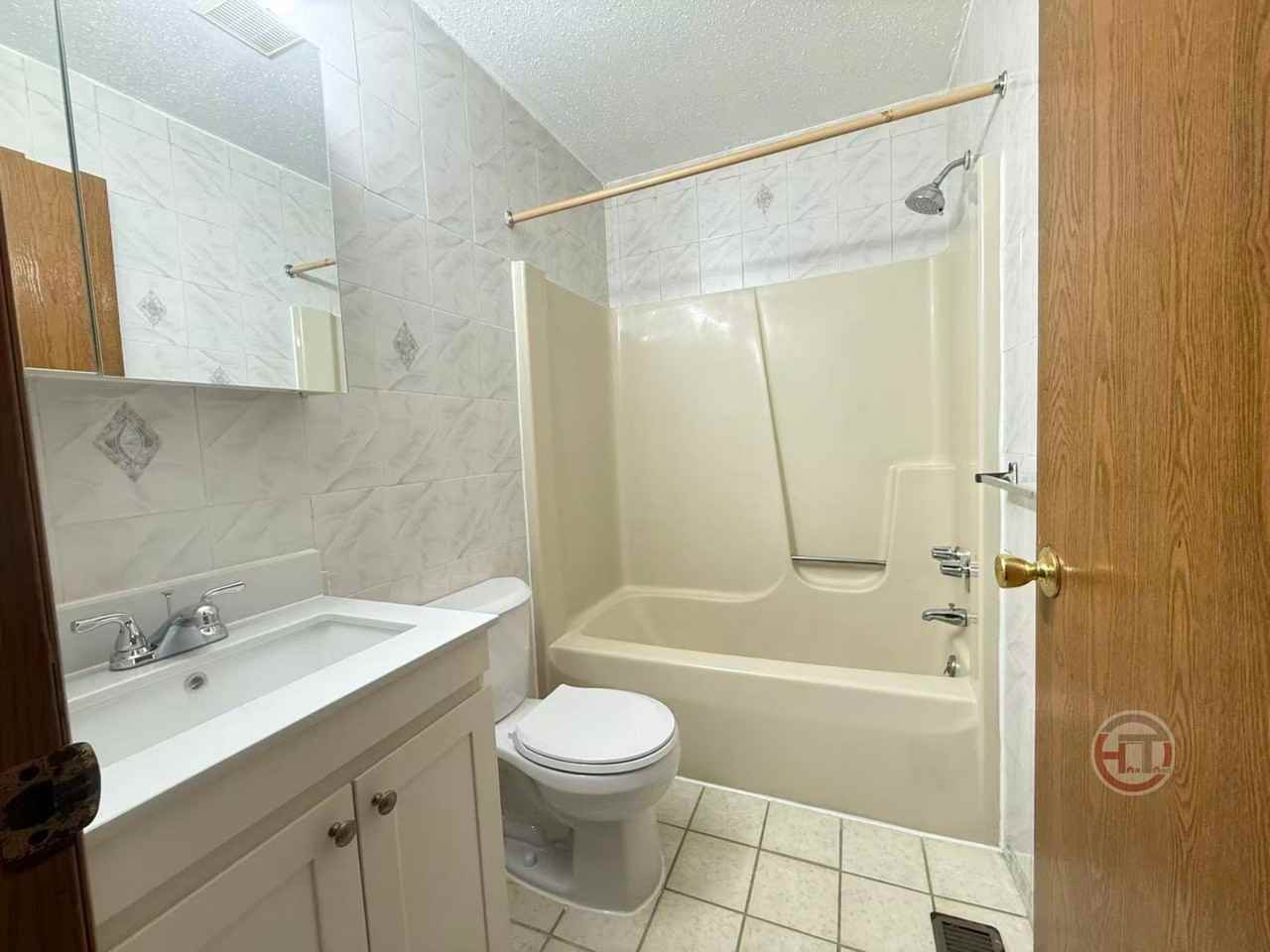 2043 Hermany Ave #1 - Photo 3 of 10
