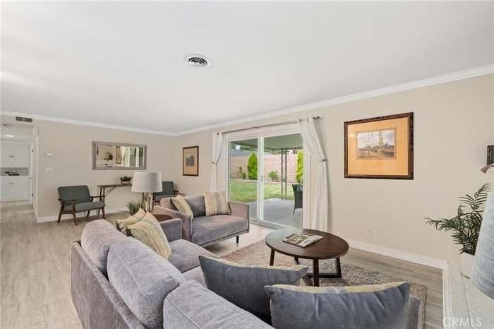 6521 Chapman Ave - Photo 4 of 29