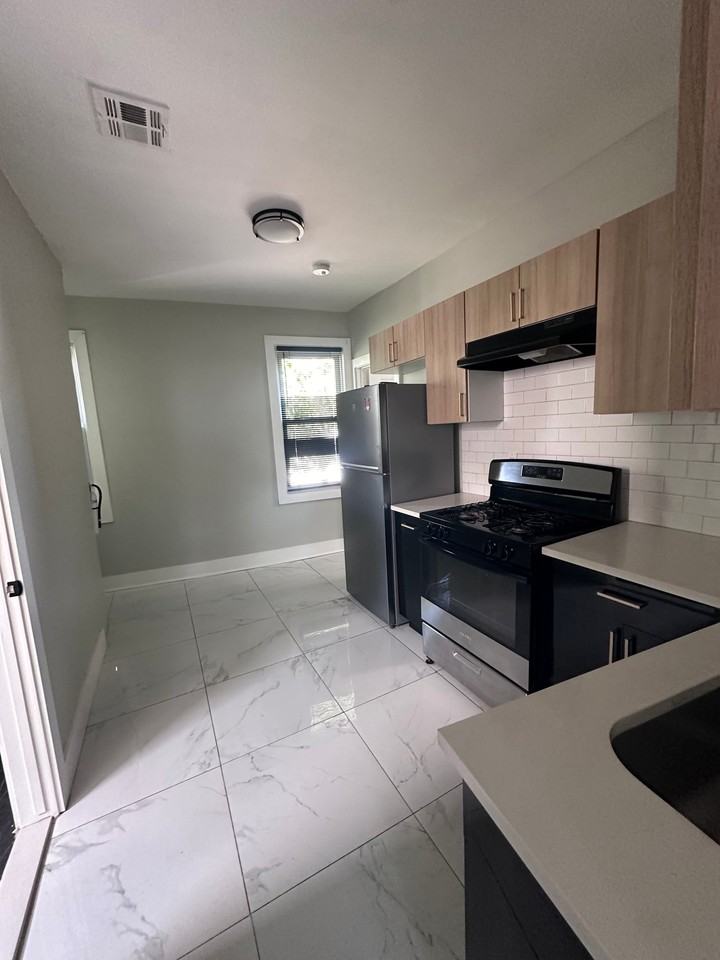 154 Sanford St #2 - Photo 2 of 7