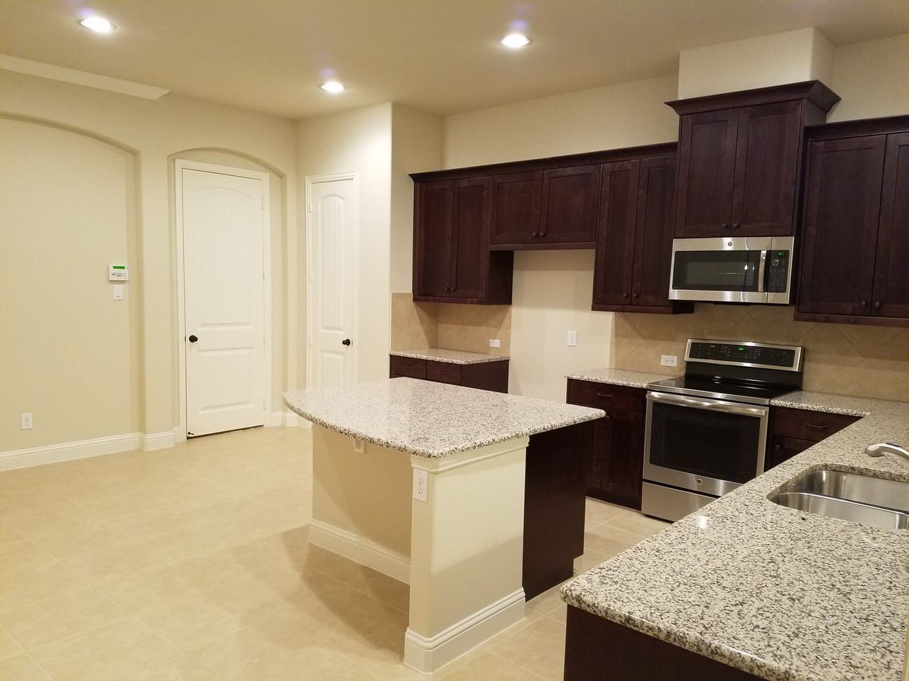 837 Rohan Dr - Photo 3 of 15