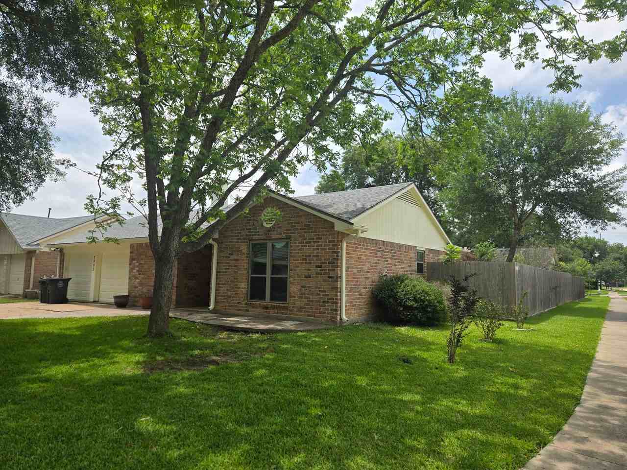3002 Jenny Dr - Photo 2 of 20