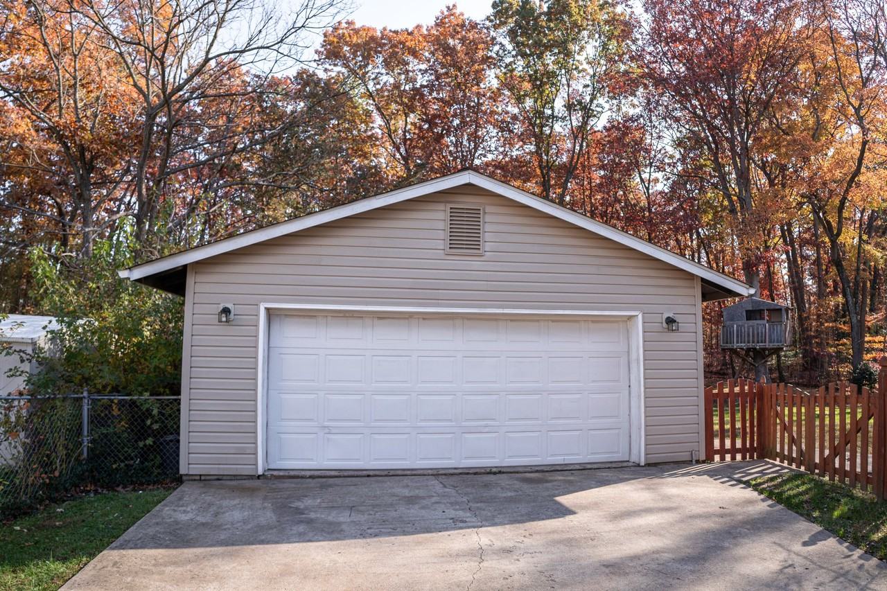 13227 Sturbridge Rd - Photo 2 of 18