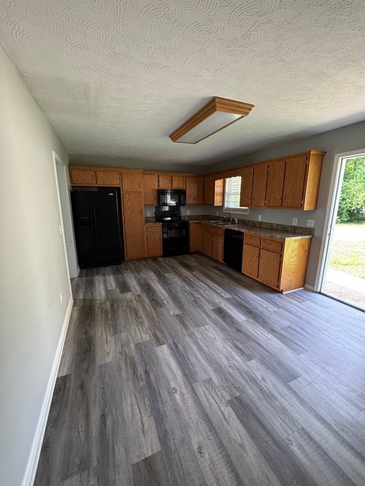 84 Kristen Dr - Photo 5 of 15