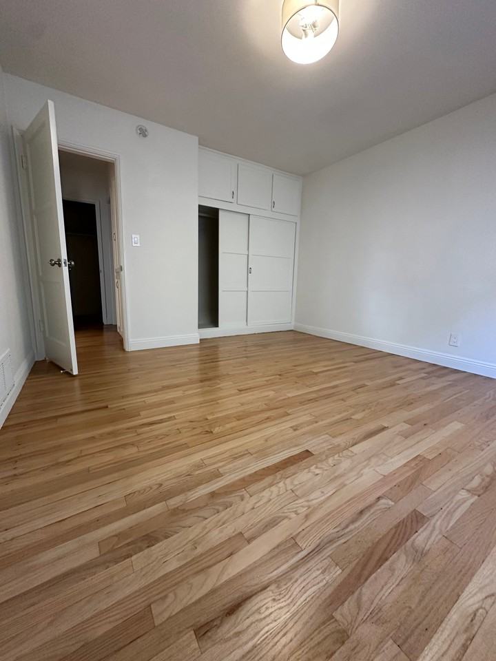1350 N Hayworth Ave #7 - Photo 5 of 14