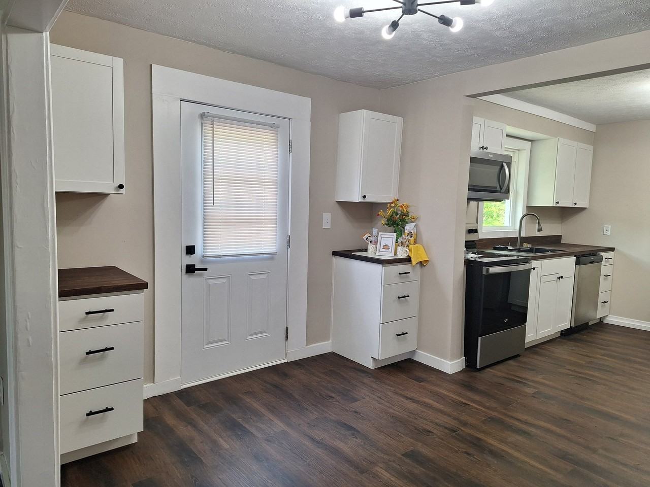 2404 Overlook Rd - Photo 2 of 8