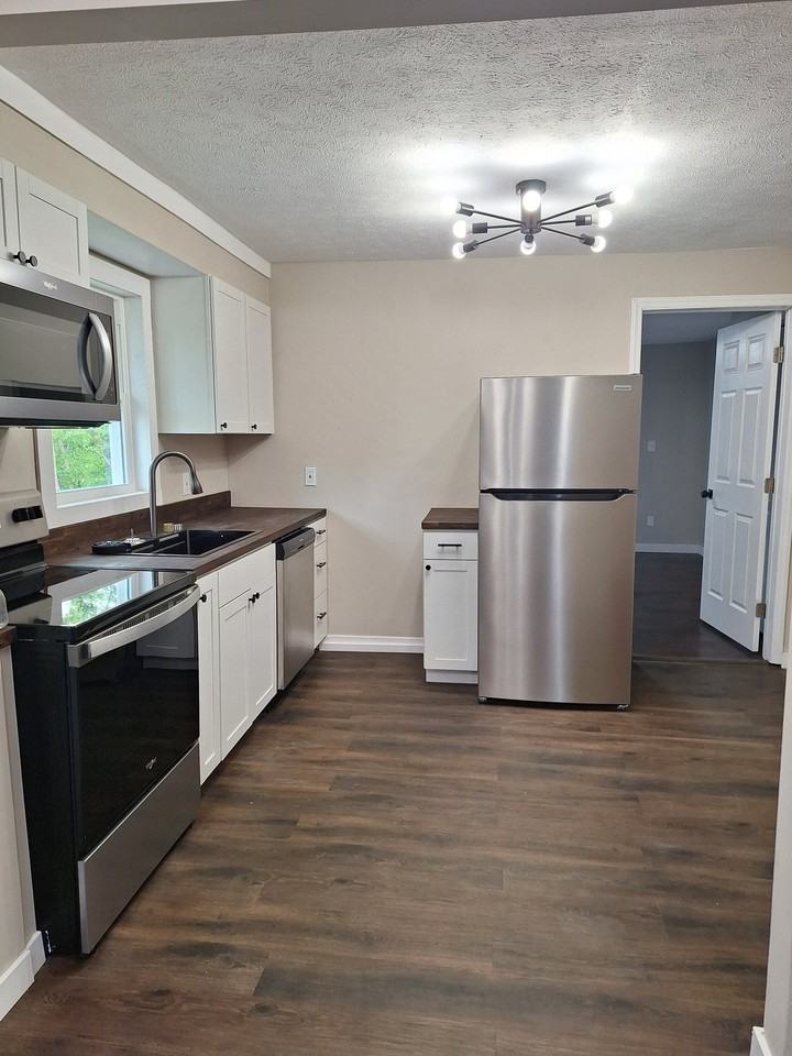 2404 Overlook Rd - Photo 3 of 8