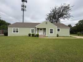 featured image of 1618 Bruce Dr