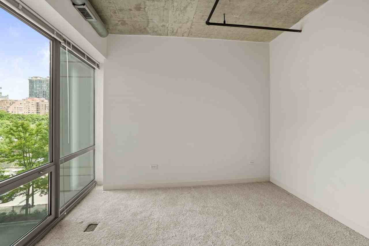 928 S Clark St - Photo 4 of 20