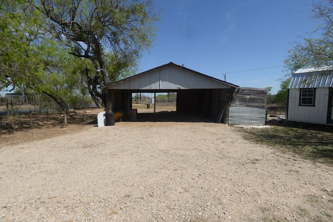 13598 Old Frio City Rd - Photo 2 of 8