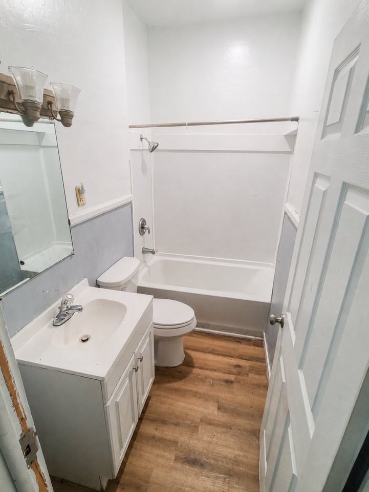 636 W 17th St #2 - Photo 4 of 10
