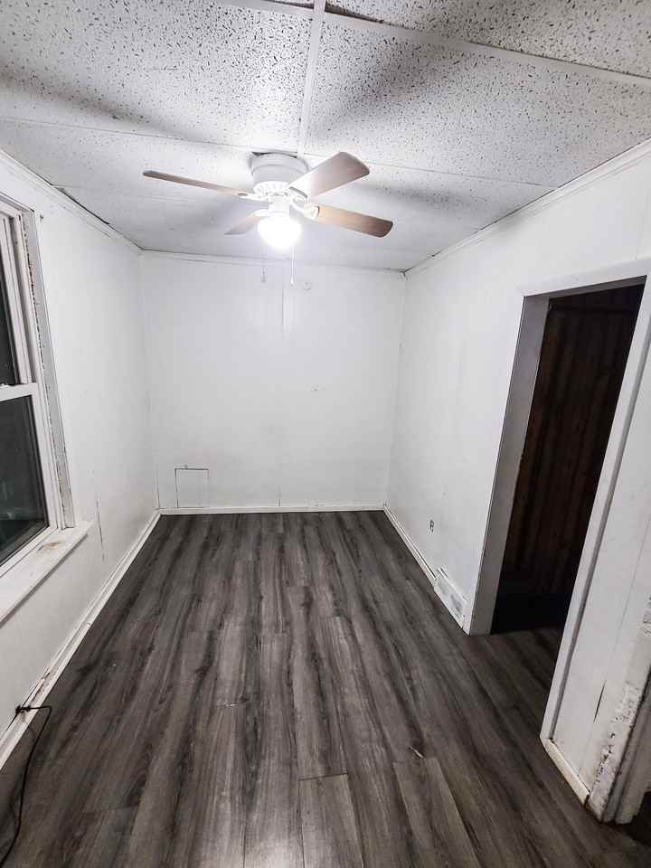 636 W 17th St #2 - Photo 6 of 10