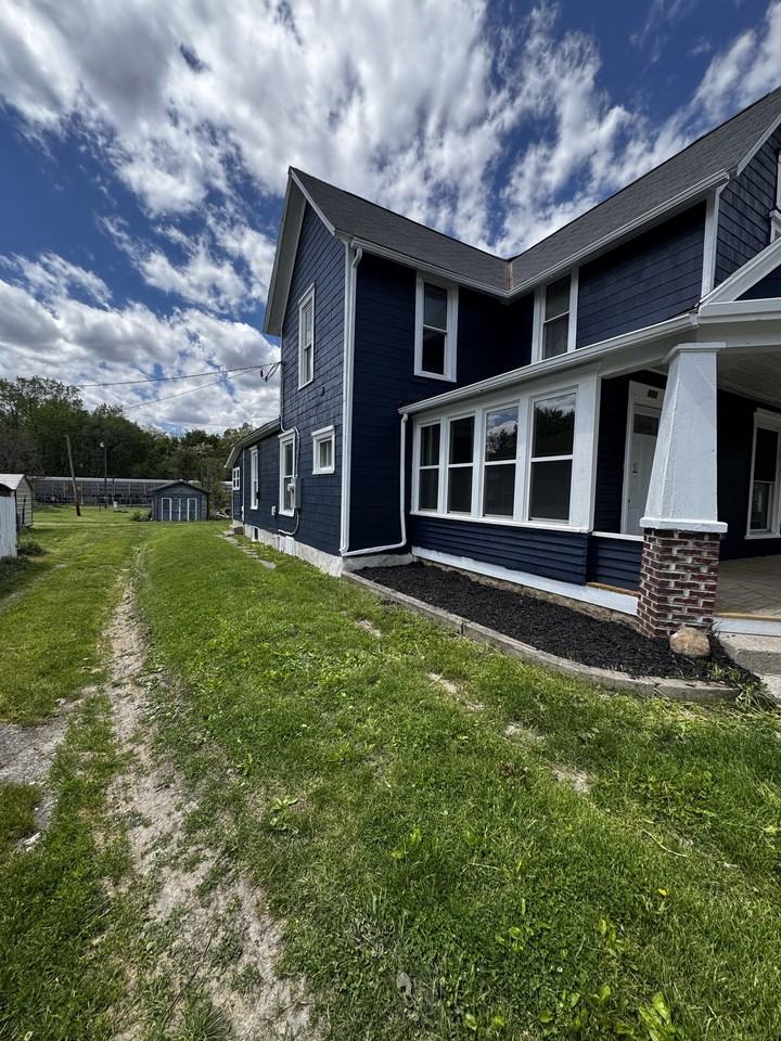 409 N Elm St - Photo 2 of 19