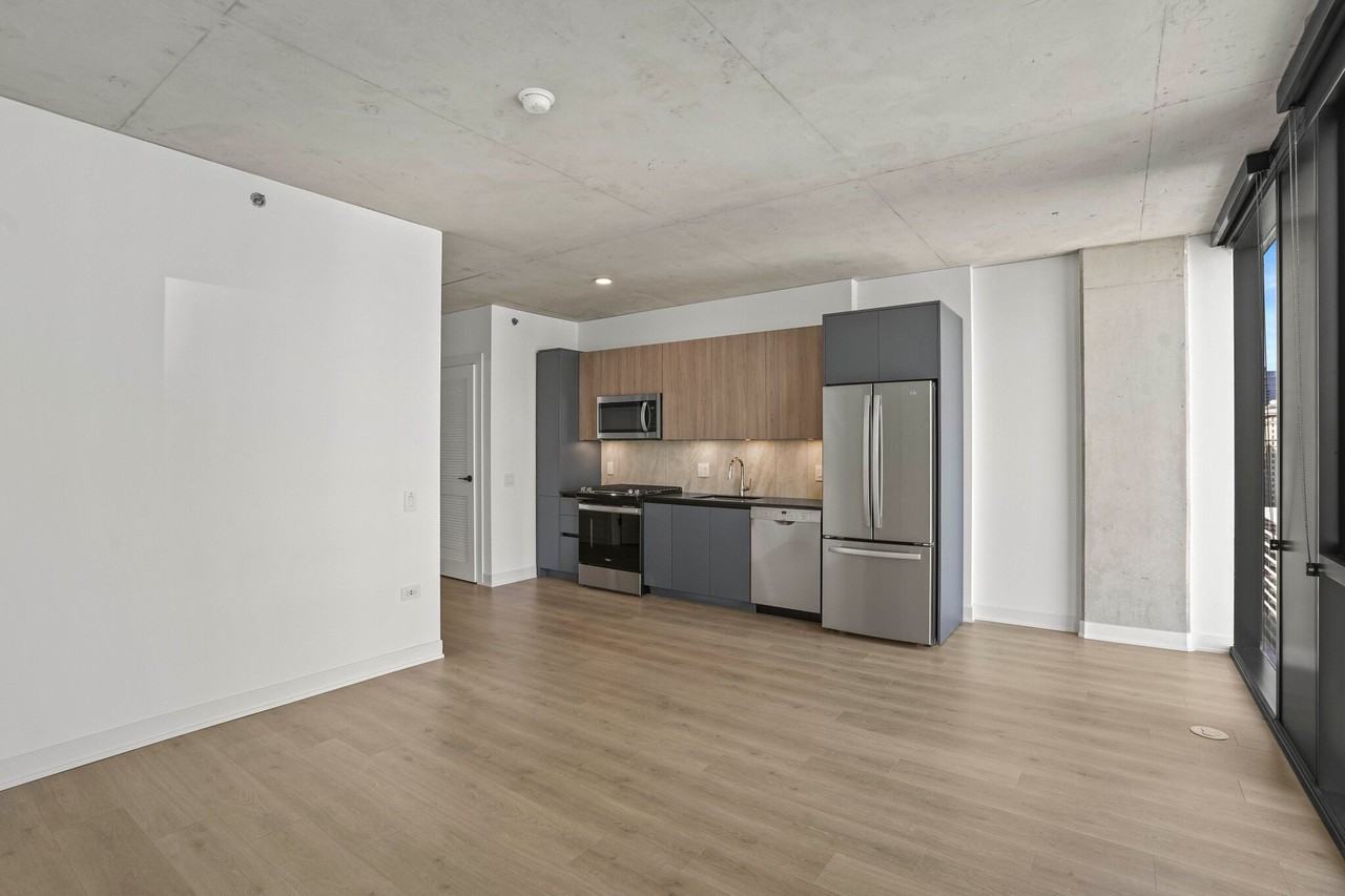 238 W Polk St - Photo 2 of 16