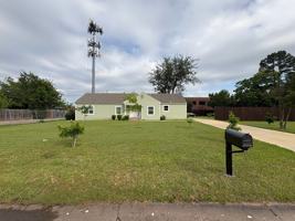 featured image of 1618 Bruce Dr