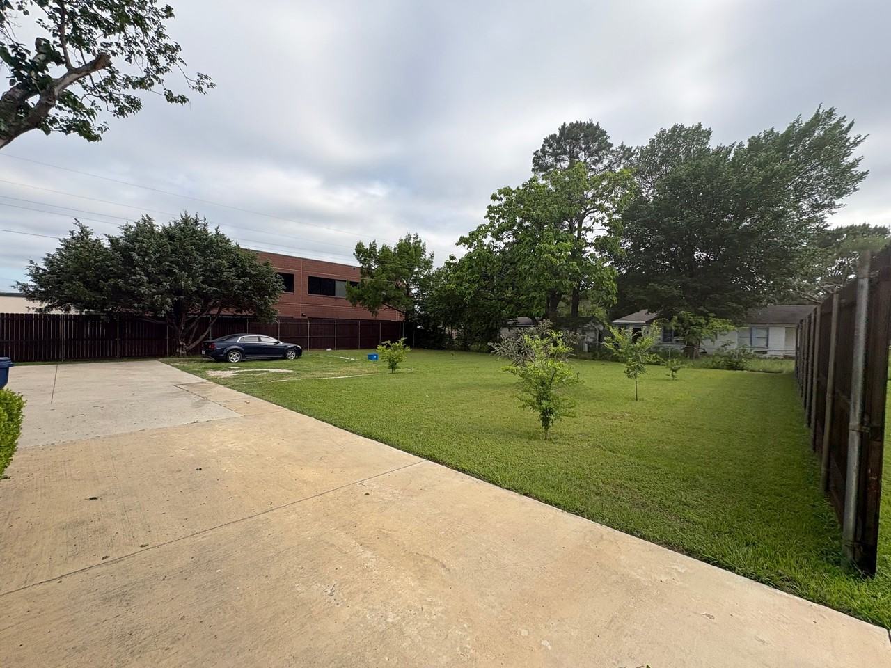 1618 Bruce Dr - Photo 3 of 21