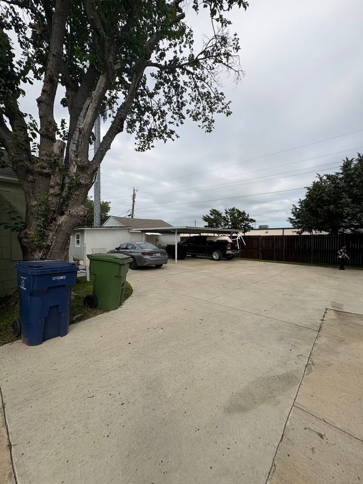 1618 Bruce Dr - Photo 5 of 21