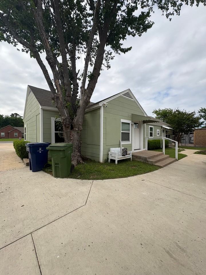1618 Bruce Dr - Photo 6 of 21