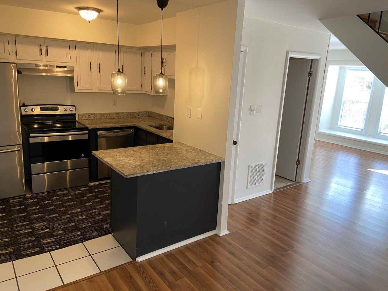 327 Roanoke Dr Se - Photo 6 of 13