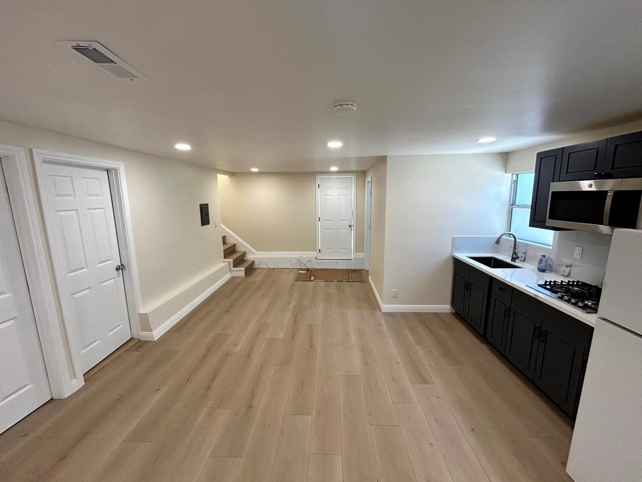 415 Wallace Ave #A - Photo 4 of 9