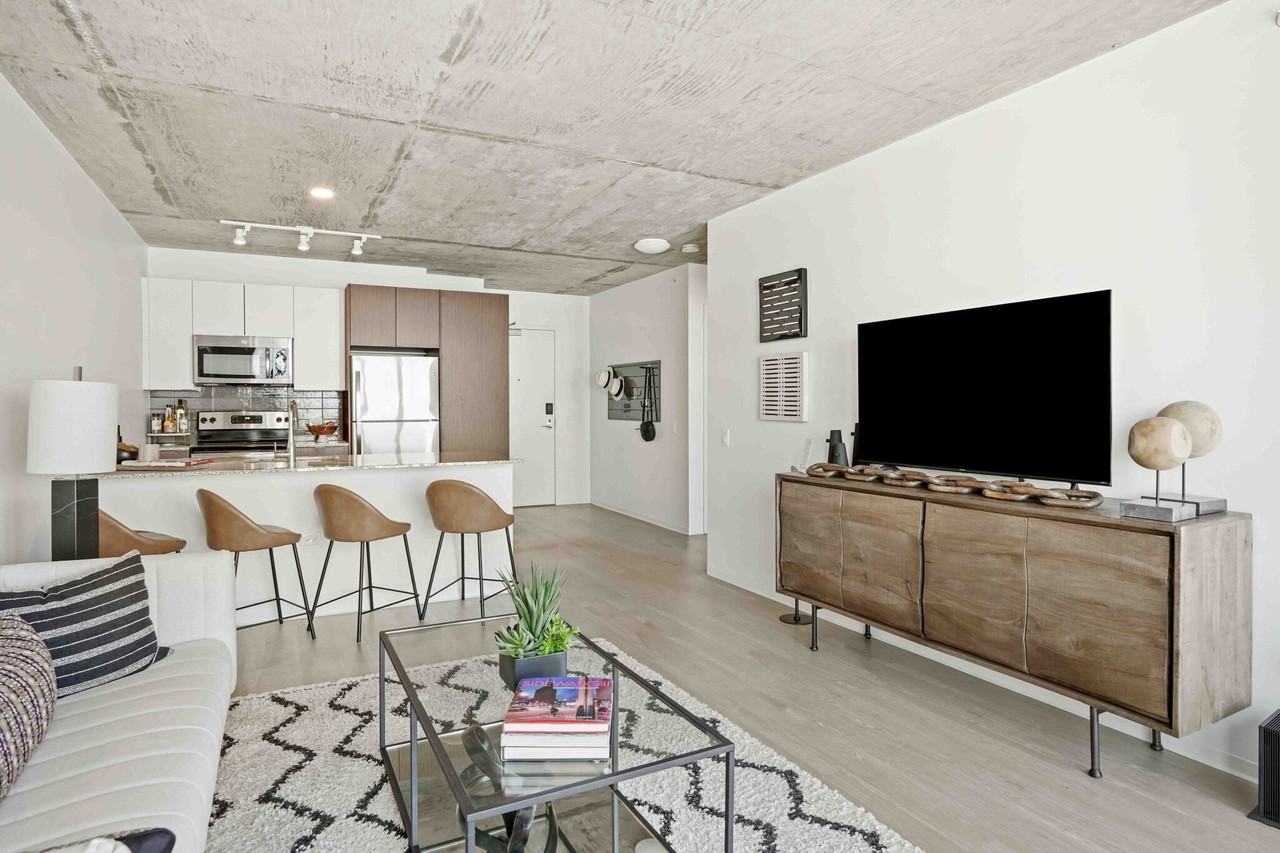 2117 S Wabash Ave - Photo 3 of 19