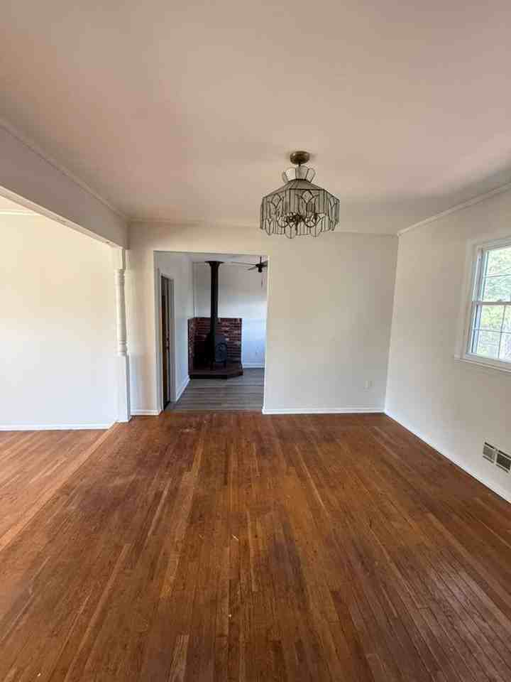 648 Longview Dr - Photo 5 of 16
