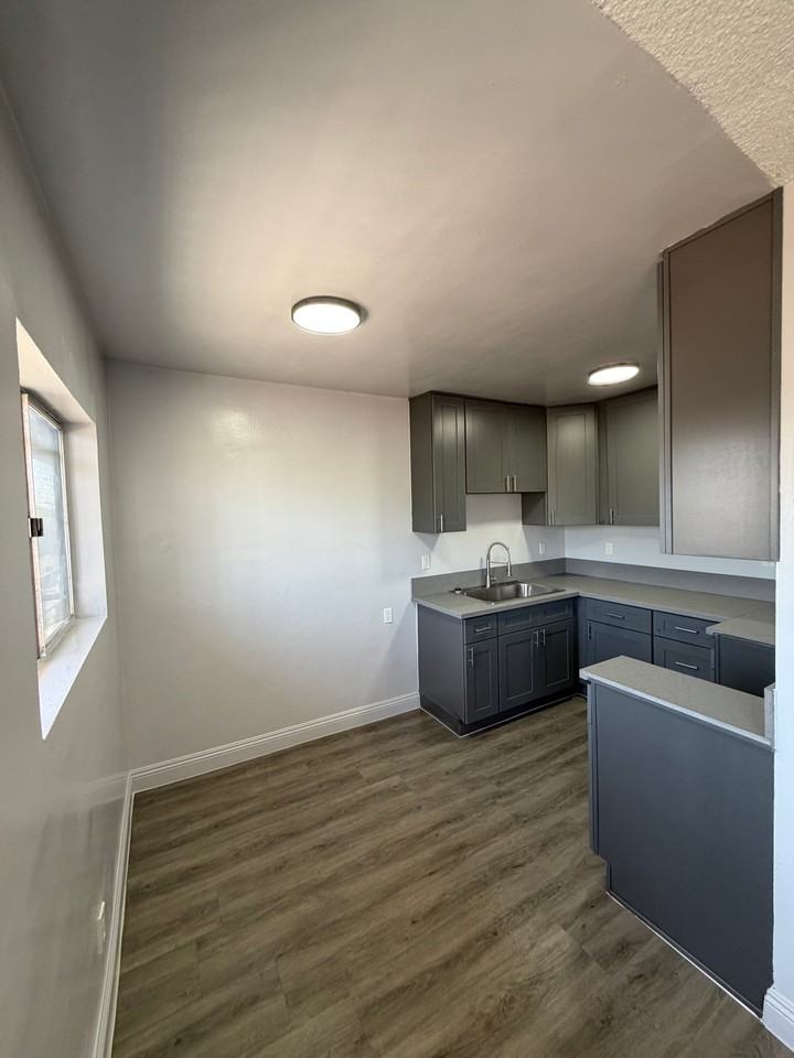 609 W 94th St #8 - Photo 7 of 15