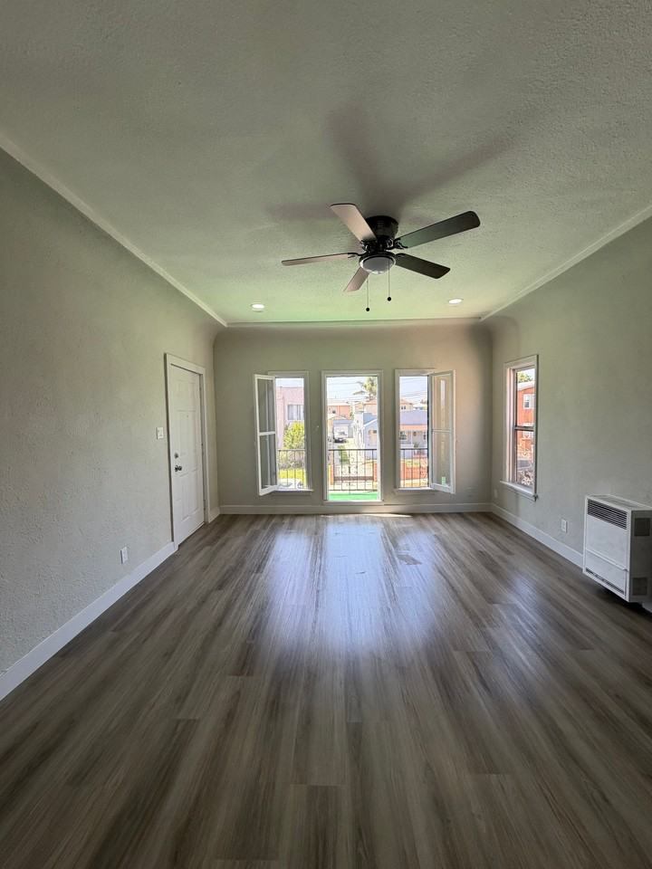 2001 S Harcourt Ave #2 - Photo 7 of 19