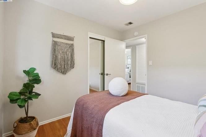 915 Bucknam Ave - Photo 5 of 20