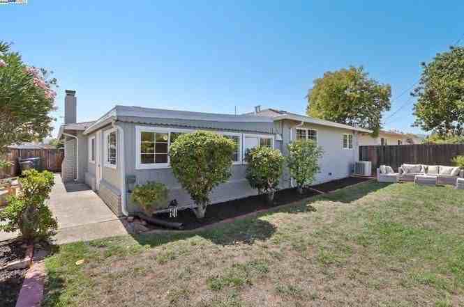 915 Bucknam Ave - Photo 6 of 20