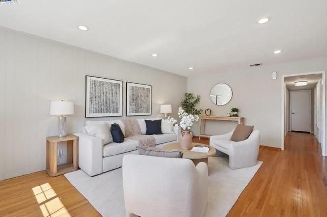 915 Bucknam Ave - Photo 7 of 20