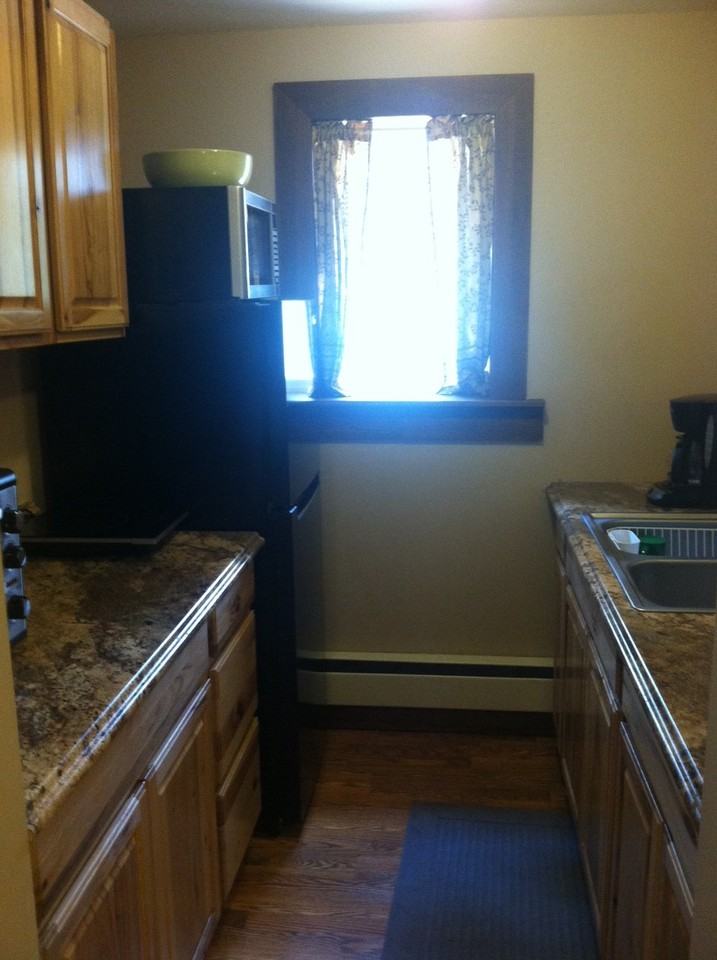 468 Highland St - Photo 4 of 8