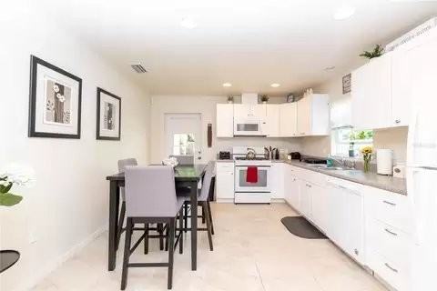 1448 Oak St - Photo 7 of 20