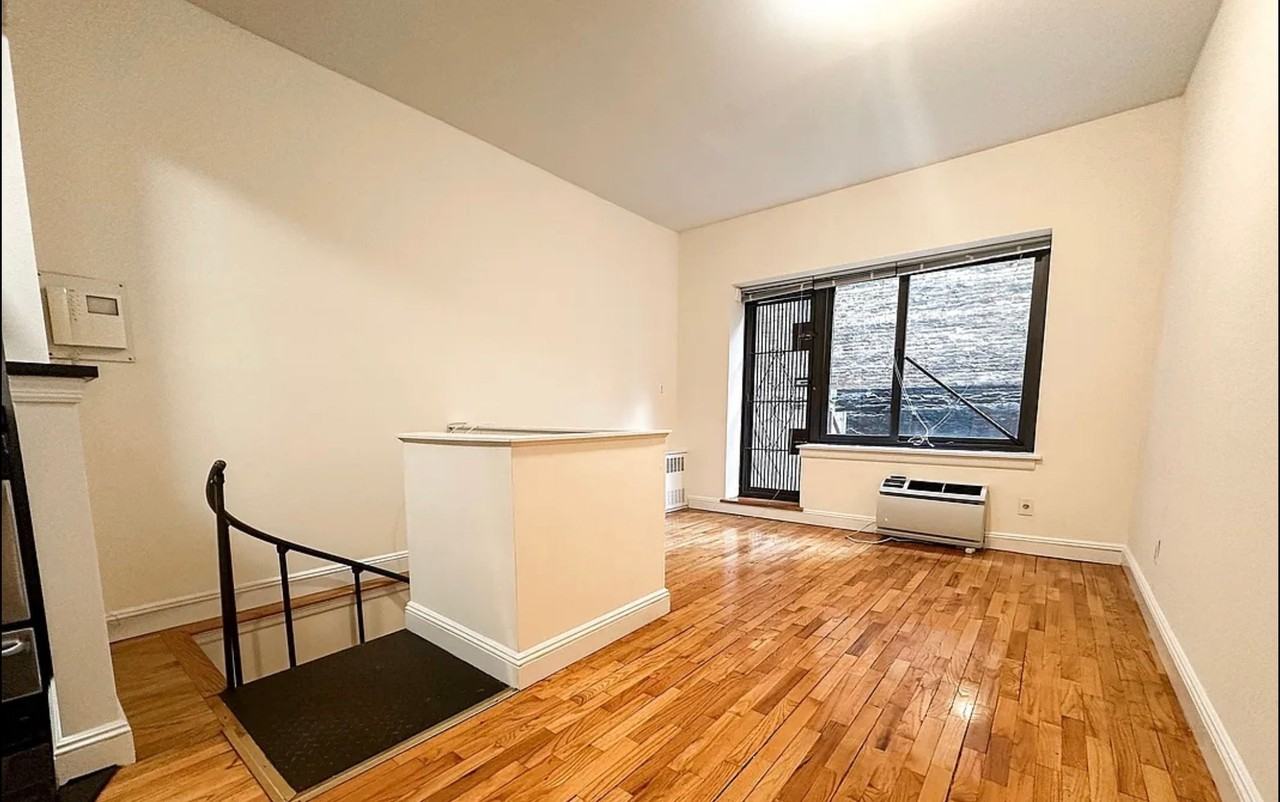 1661 York Ave #1L - Photo 2 of 6