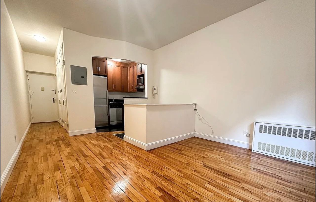 1661 York Ave #1L - Photo 3 of 6