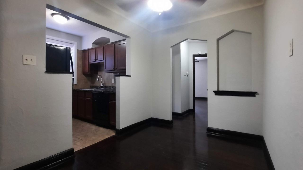 6362 Sutherland Ave #1stFL - Photo 2 of 11