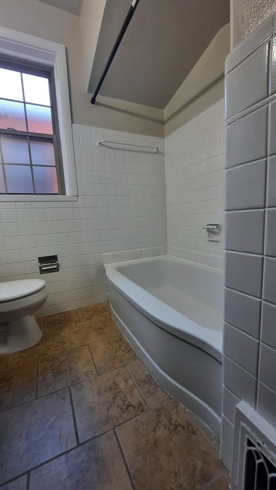 6362 Sutherland Ave #1stFL - Photo 5 of 11