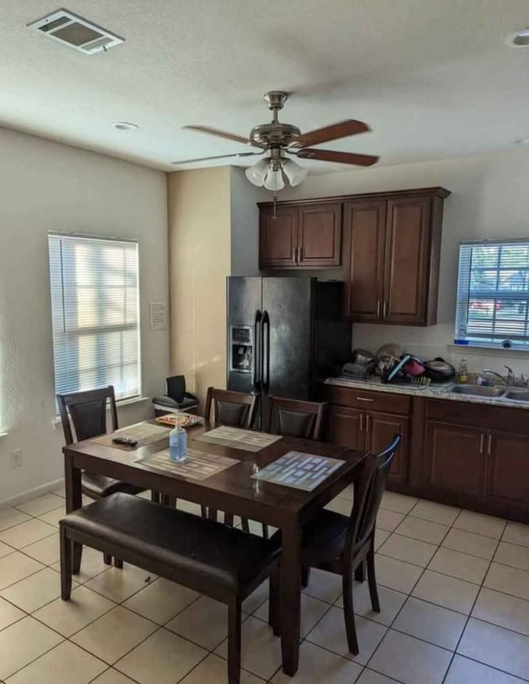 16685 Meadowcroft - Photo 2 of 7