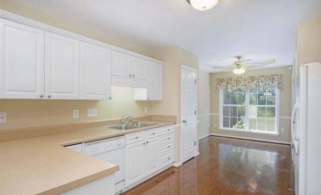 121 Hayesbury Ct - Photo 3 of 13