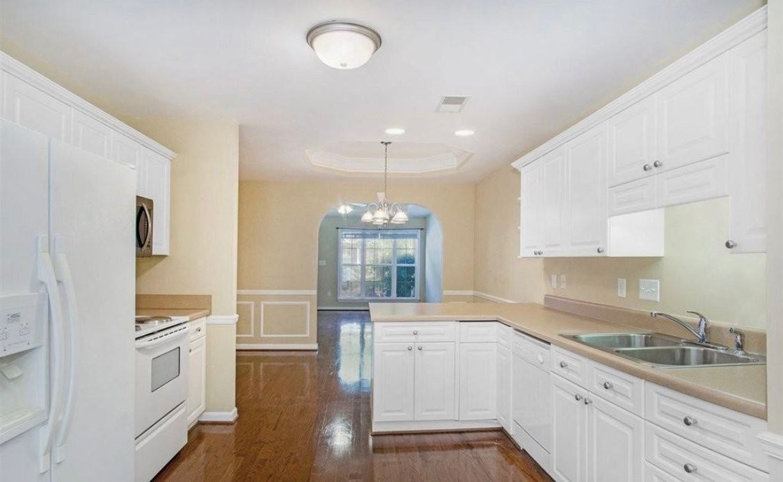 121 Hayesbury Ct - Photo 4 of 13