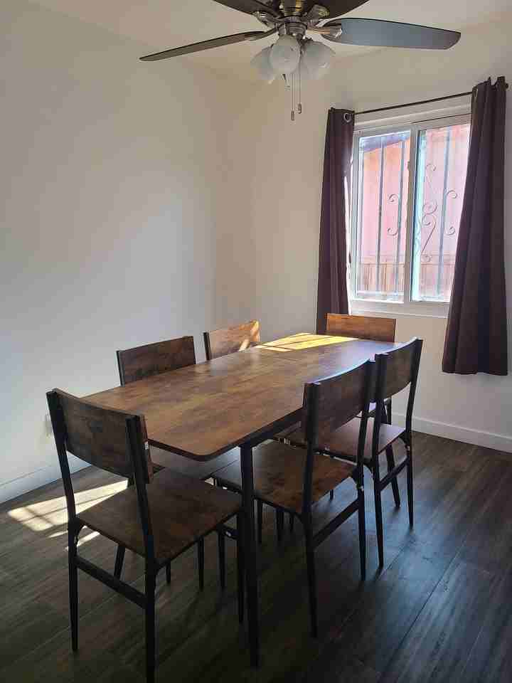 804 S Gregory St - Photo 2 of 11
