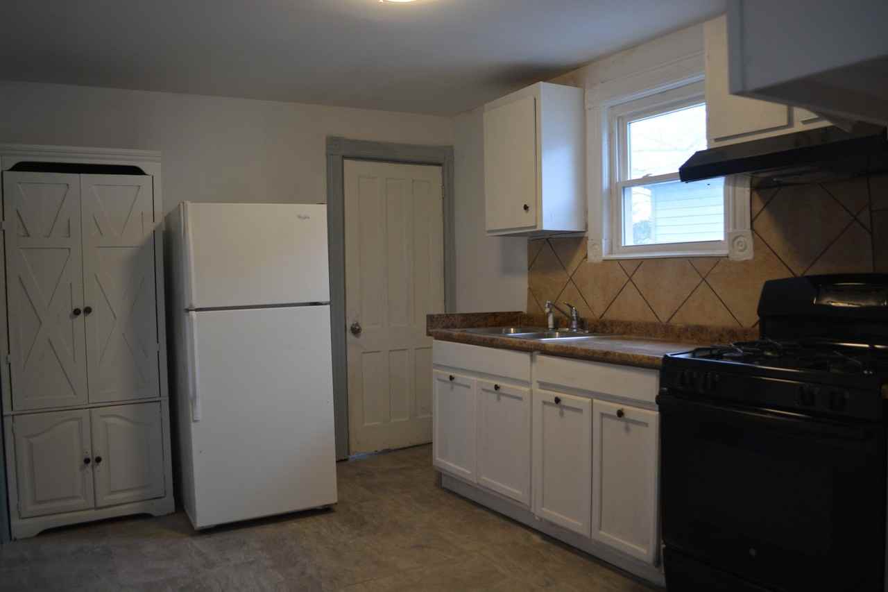 711 Roberts St #2R - Photo 2 of 10
