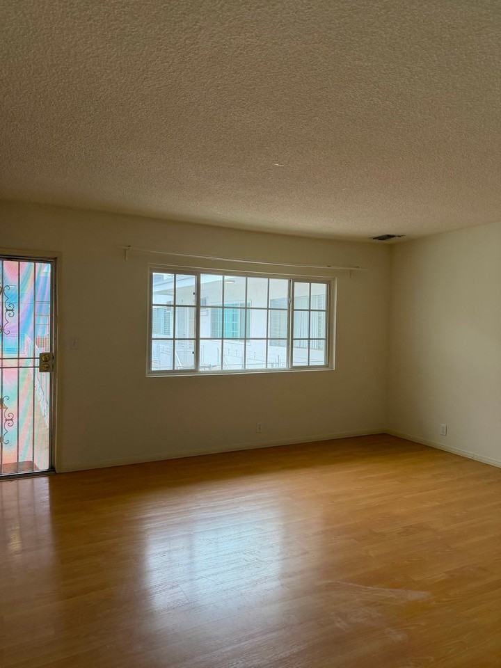 707 N Genesee Ave #7 - Photo 5 of 20