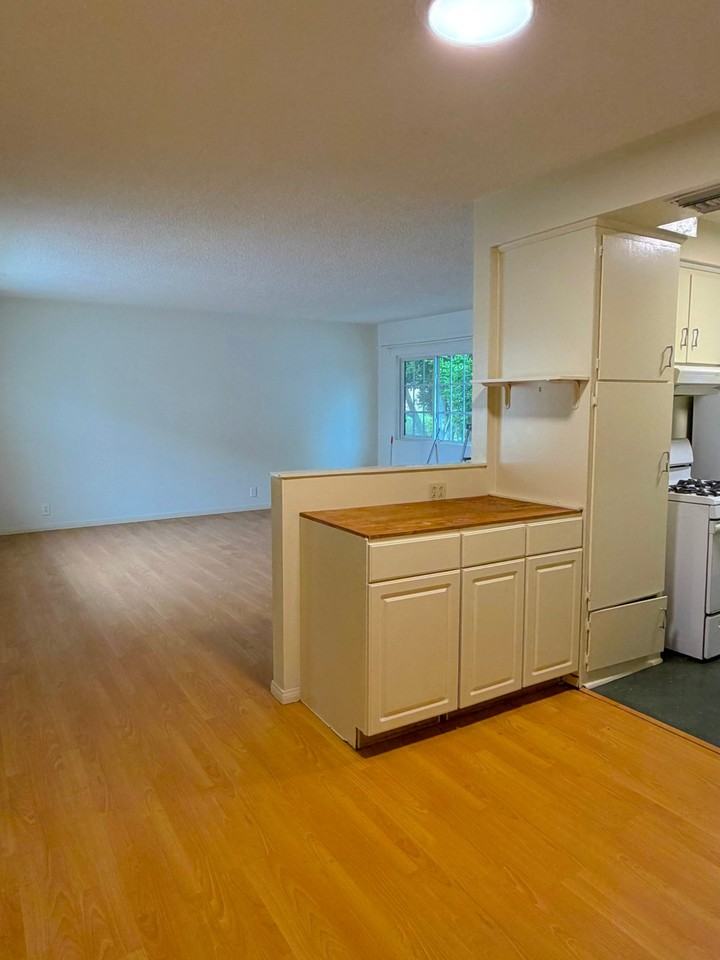 707 N Genesee Ave #7 - Photo 6 of 20